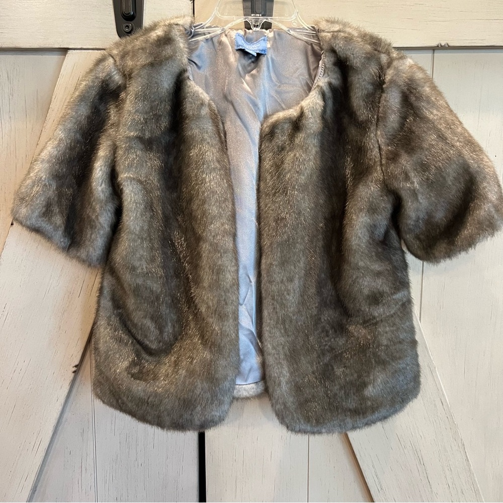 Vera Wang Faux Fur Short Coat Size XS with Pockets
